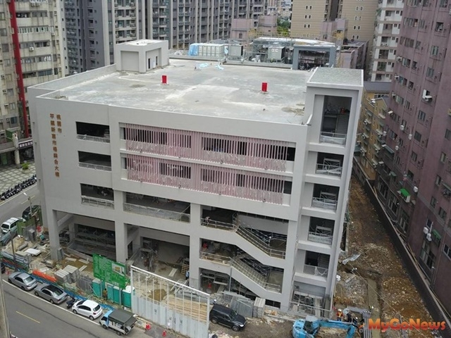  鄭文燦出席 平鎮新富市場綜合大樓 竣工視察 